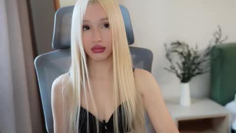 Laura online show from November 2, 8:47 am