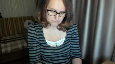Lauraoven1 online show from May 6, 6:25 pm
