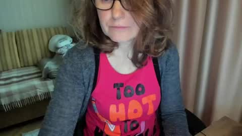Lauraoven1 online show from May 15, 8:45 am