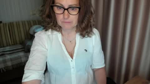 Lauraoven1 online show from May 17, 5:44 pm