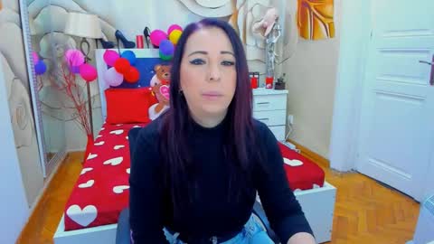 Snapshot of laurasinfull chatting on February 11, 4:22 am Laura online show from February 11, 4:22 am