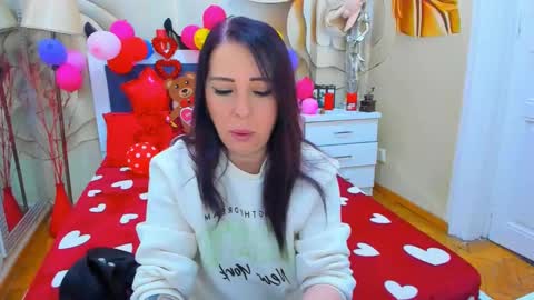 Snapshot of laurasinfull chatting on February 15, 4:14 am Laura online show from February 15, 4:14 am