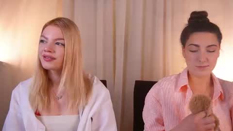 Hello  we are Eva and Lan 3 online show from July 9, 7:45 am