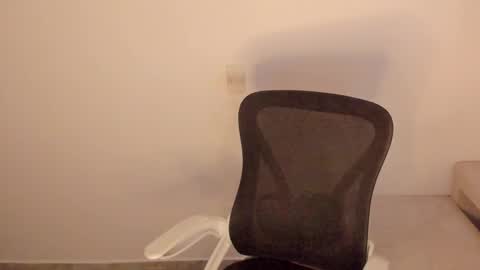 Laureent online show from December 17, 9:32 pm