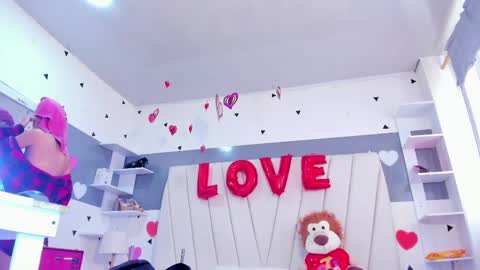 Snapshot of laurem_paulette chatting on March 1, 1:29 pm Laurem online show from March 1, 1:29 pm