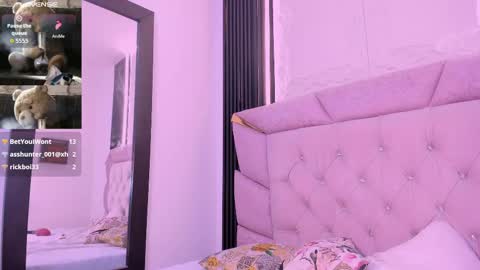 Snapshot of laurem_paulette chatting on September 17, 9:29 pm Laurem online show from September 17, 9:29 pm
