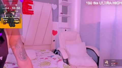 Snapshot of laurem_paulette chatting on March 6, 3:13 pm Laurem online show from March 6, 3:13 pm