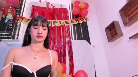 Snapshot of laurem_paulette chatting on February 11, 12:49 am Laurem online show from February 11, 12:49 am