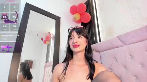 Snapshot of laurem_paulette chatting on February 16, 12:52 am Laurem online show from February 16, 12:52 am