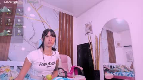 Snapshot of laurem_paulette chatting on February 28, 1:03 pm Laurem online show from February 28, 1:03 pm