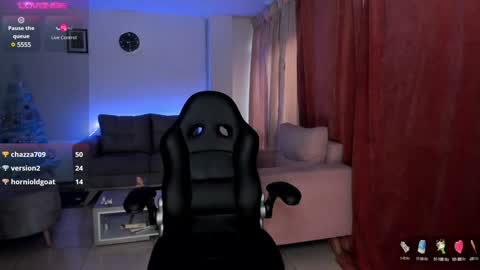 Snapshot of laurengill_ chatting on December 9, 10:41 pm Lauren online show from December 9, 10:41 pm