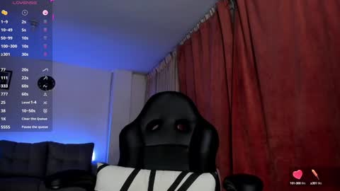 Snapshot of laurengill_ chatting on February 4, 12:19 am Lauren online show from February 4, 12:19 am