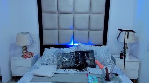 Lauren Hu online show from January 30, 5:41 am