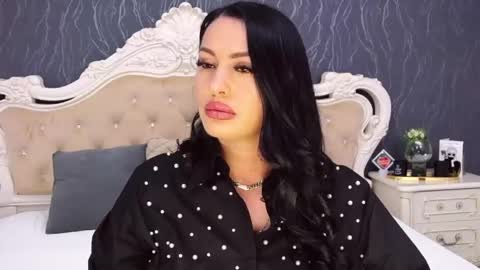 Laura online show from April 16, 1:33 pm