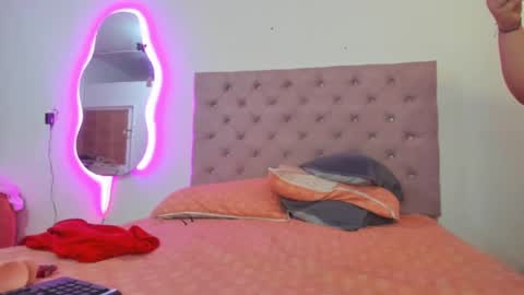 Snapshot of laurenlaine99 chatting on March 9, 7:37 pm laurenlaine online show from March 9, 7:37 pm