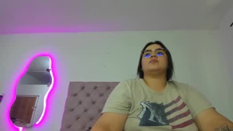 Snapshot of laurenlaine99 chatting on March 10, 3:41 pm laurenlaine online show from March 10, 3:41 pm