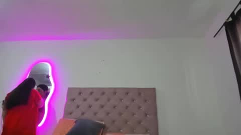 Snapshot of laurenlaine99 chatting on March 8, 1:14 pm laurenlaine online show from March 8, 1:14 pm