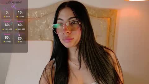 laurenn_smitth online show from October 17, 1:37 pm