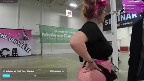 Lauren Phillips online show from December 7, 2:58 am