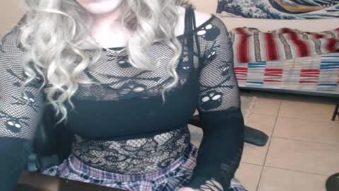 Lauren online show from February 9, 5:19 am