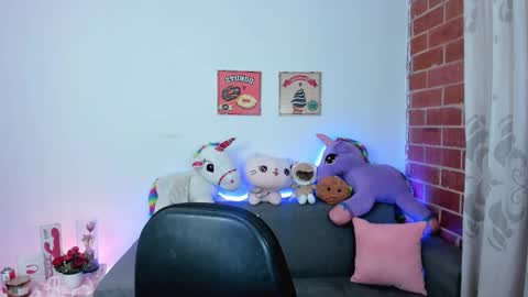 Laura online show from November 5, 12:01 am