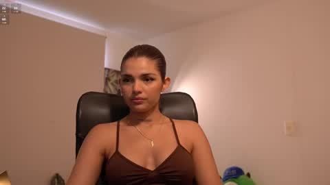 Snapshot of laurita_4 chatting on March 11, 1:34 pm laurita_4 online show from March 11, 1:34 pm