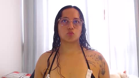 Laura online show from March 3, 7:43 pm