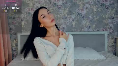 Laura online show from September 22, 1:26 pm