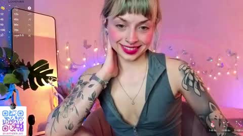 Melissa online show from April 13, 7:51 pm