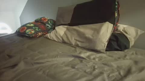 laveudos online show from February 8, 7:39 pm