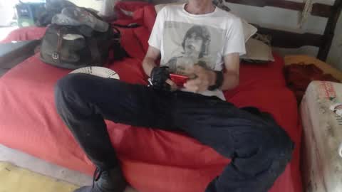 Laye19 online show from March 4, 7:43 pm