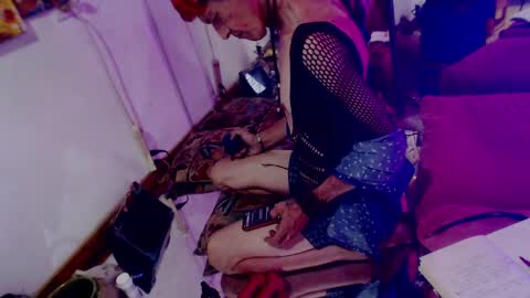 Laye19 online show from January 31, 10:52 pm