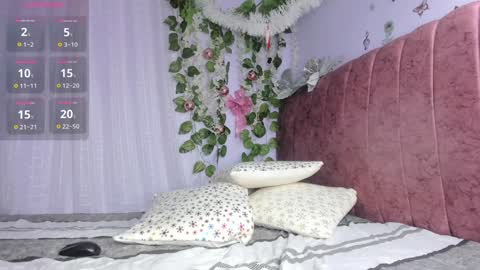 layla_17 online show from December 30, 10:45 pm