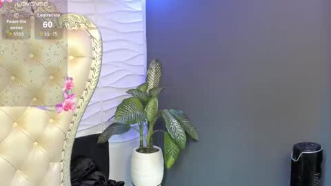 Snapshot of layla_707 chatting on September 11, 10:44 pm Layla online show from September 11, 10:44 pm
