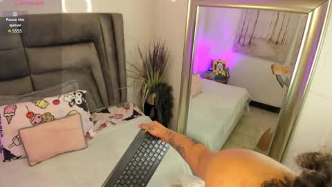 layla_clarke online show from October 8, 4:18 am