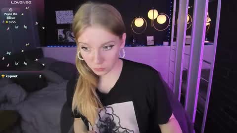 layla_glam online show from September 20, 1:36 pm