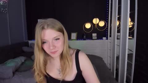 layla_glam online show from September 29, 1:43 pm