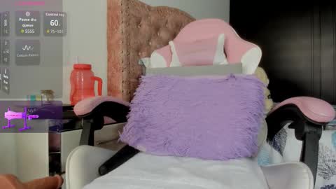 LAYLA online show from December 3, 4:40 pm