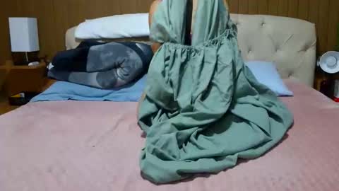 kelly online show from April 9, 12:03 am