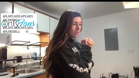 laylahlaylah1 online show from December 19, 11:17 am