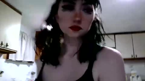 Snapshot of laylakills chatting on February 25, 4:03 am Layla Kills online show from February 25, 4:03 am