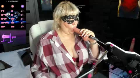 laylalaylamilf online show from December 15, 8:43 am