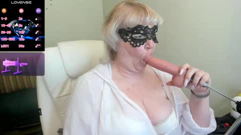 laylalaylamilf online show from April 13, 9:35 am