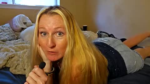 laylalucks online show from October 16, 7:46 pm