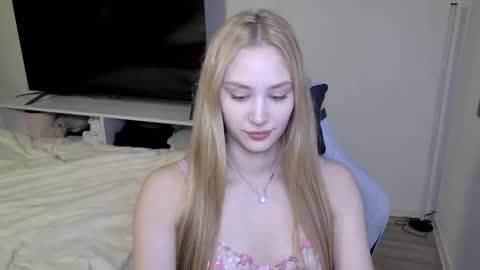 LaylaPretty001 online show from March 2, 7:15 am