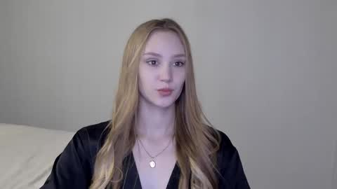 Laylla001 online show from December 9, 5:40 am