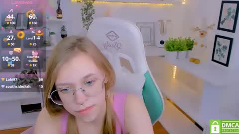 Snapshot of layriantavee chatting on February 10, 1:01 pm layriantavee online show from February 10, 1:01 pm