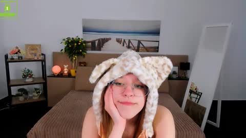 Snapshot of layriantavee chatting on March 3, 1:23 pm layriantavee online show from March 3, 1:23 pm