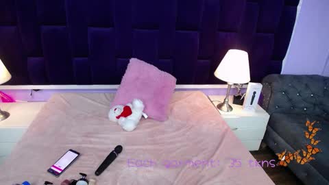 Snapshot of lea_moreau_ chatting on March 1, 6:13 am LeaMoreau online show from March 1, 6:13 am