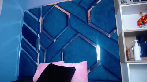 lea sewwtly online show from September 19, 2:10 pm